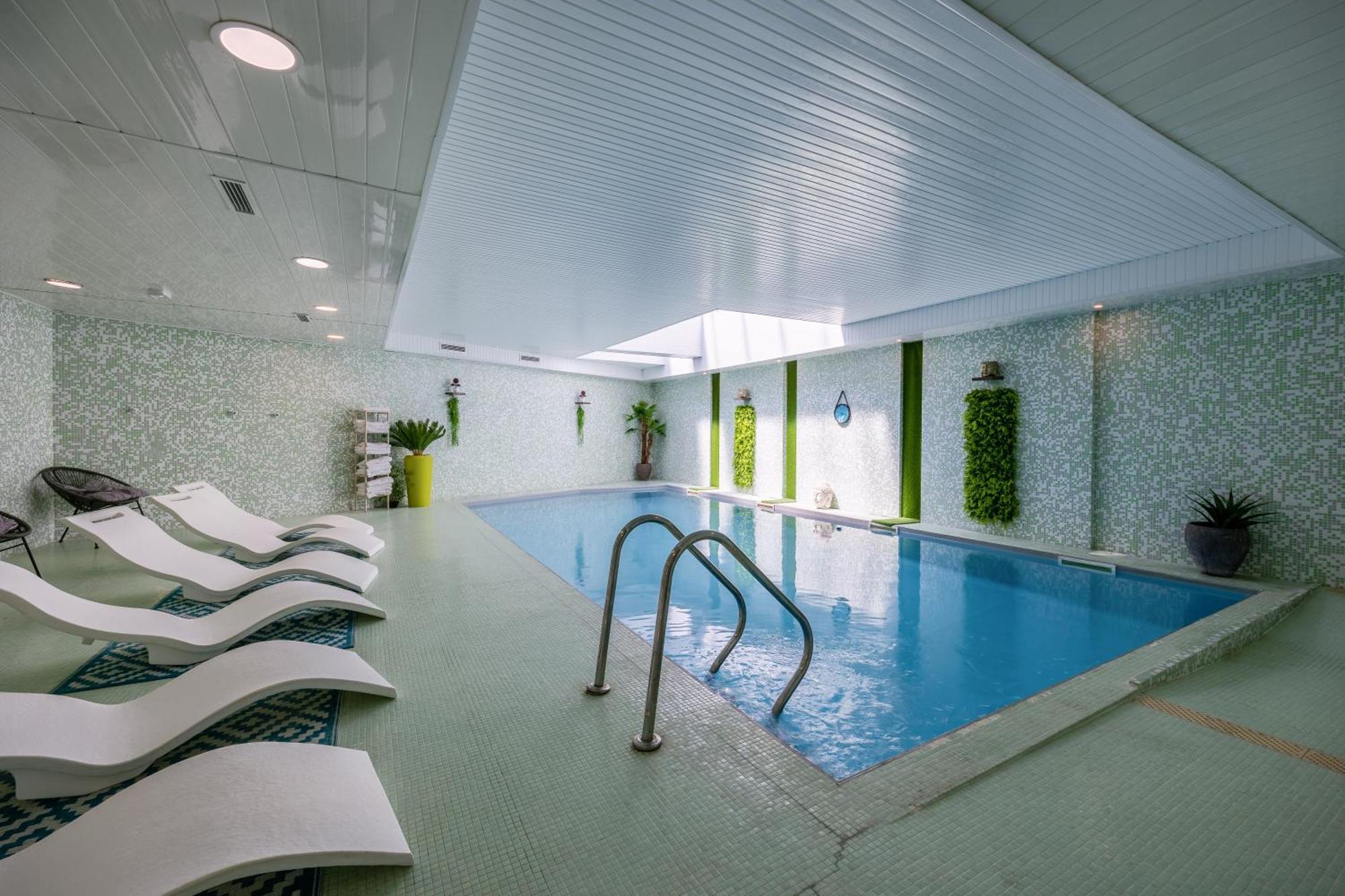 Hotel Et Spa Du Chateau Lagord Buitenkant foto