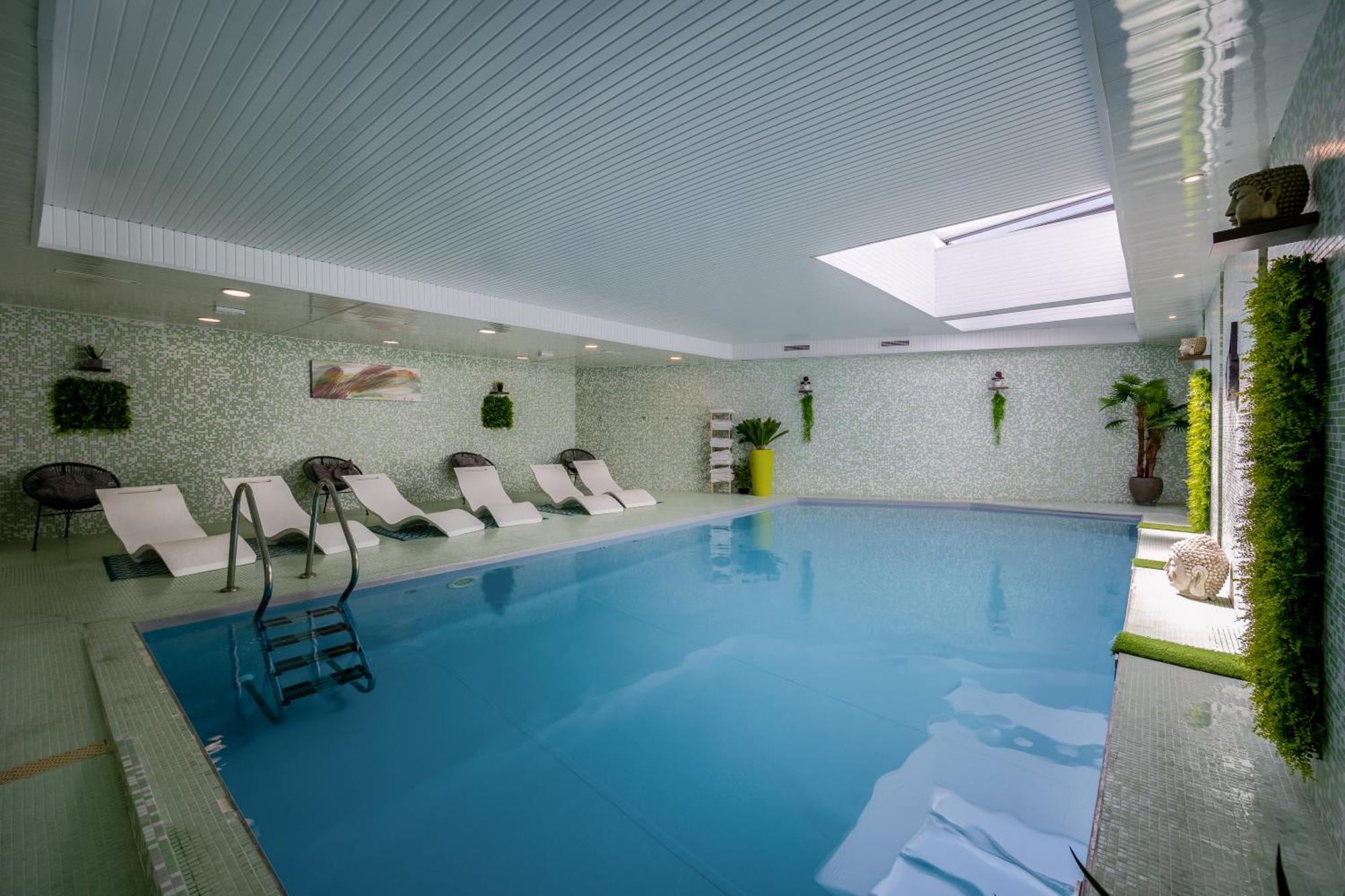 Hotel Et Spa Du Chateau Lagord Buitenkant foto