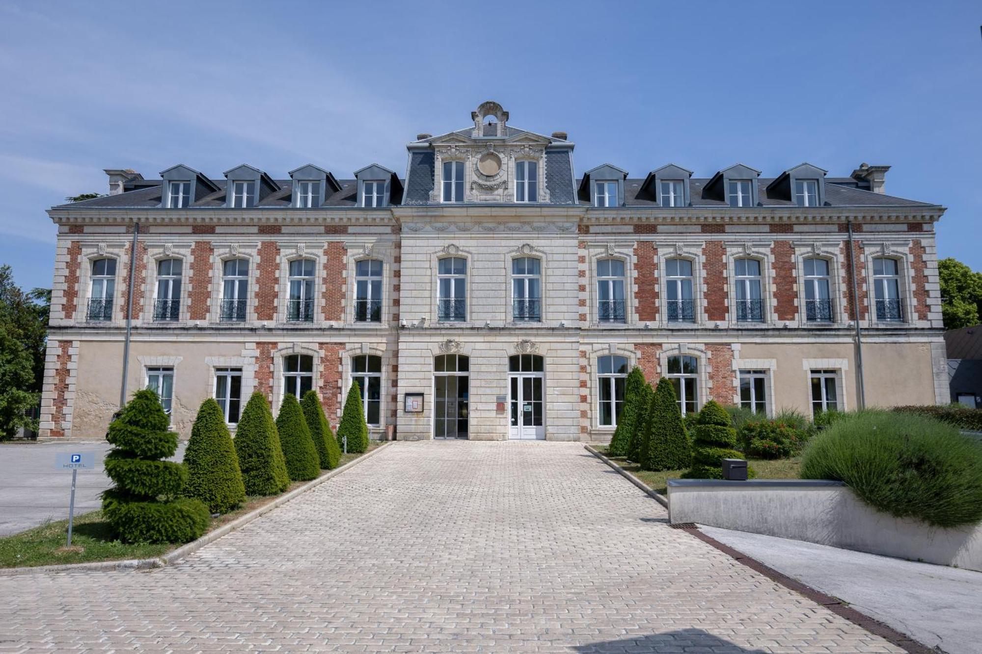 Hotel Et Spa Du Chateau Lagord Buitenkant foto
