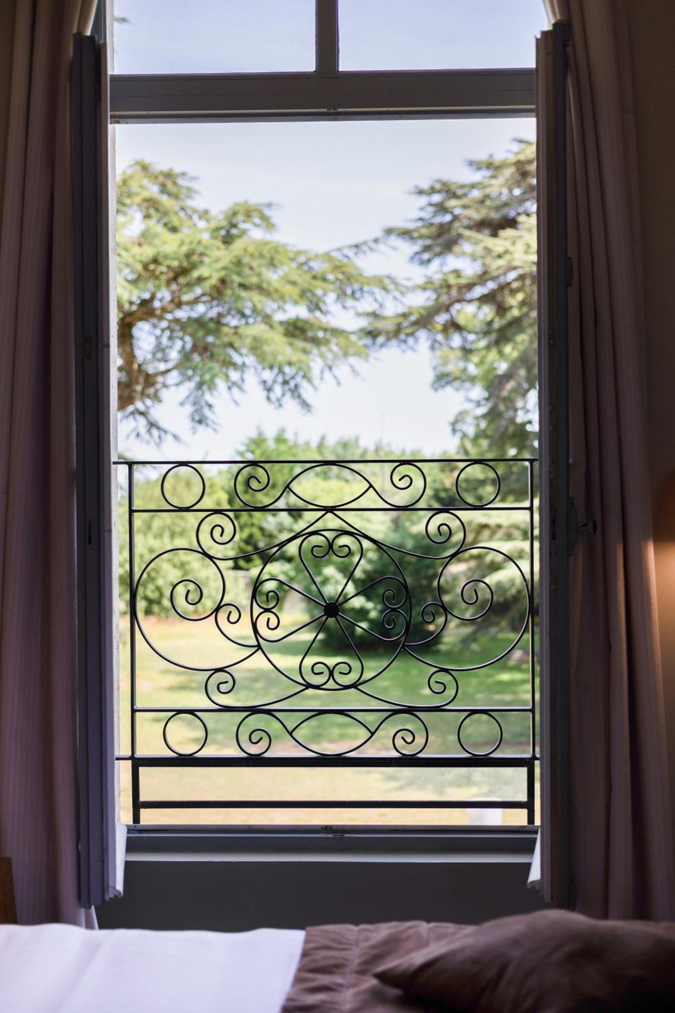 Hotel Et Spa Du Chateau Lagord Buitenkant foto