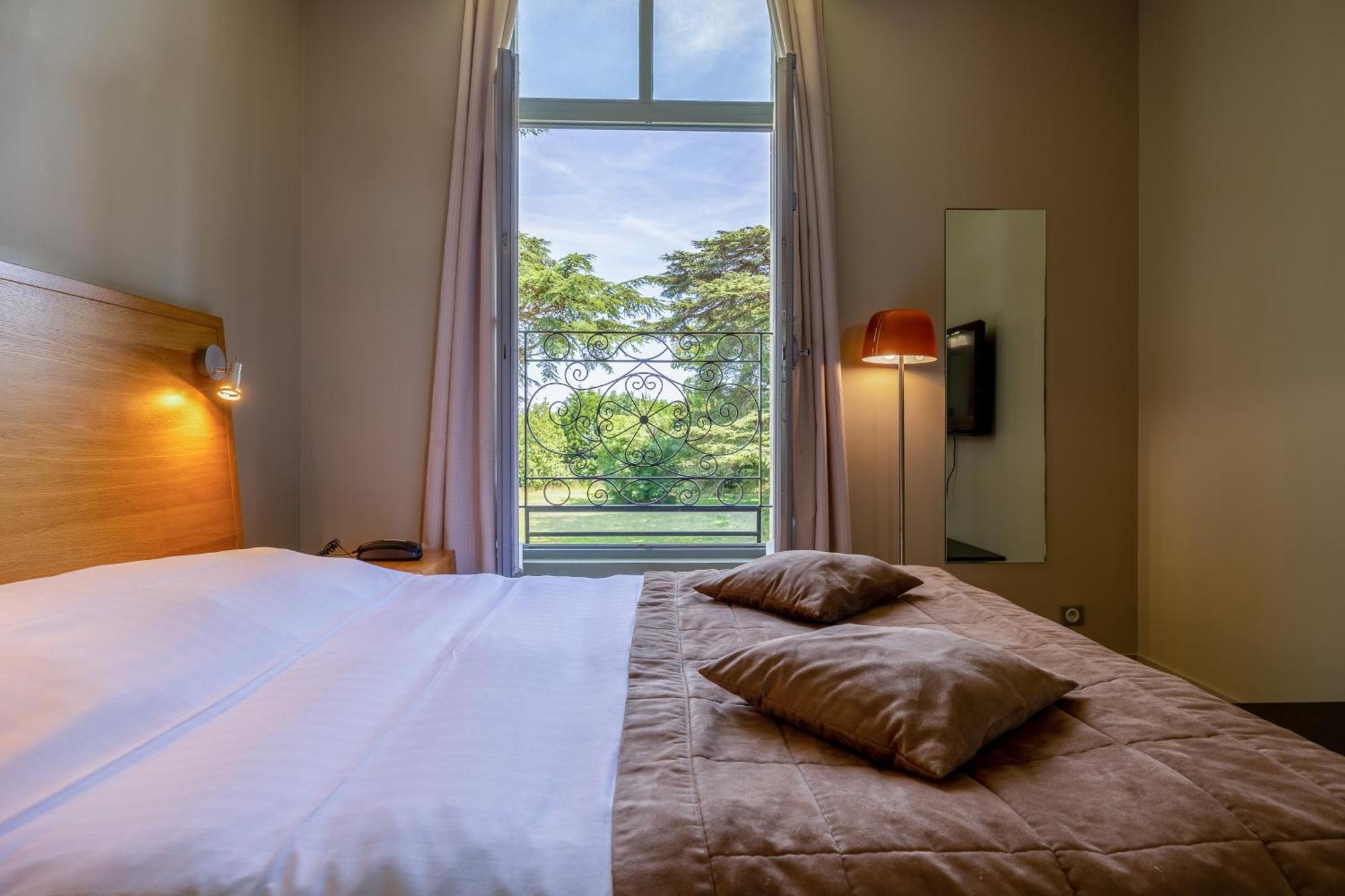 Hotel Et Spa Du Chateau Lagord Buitenkant foto