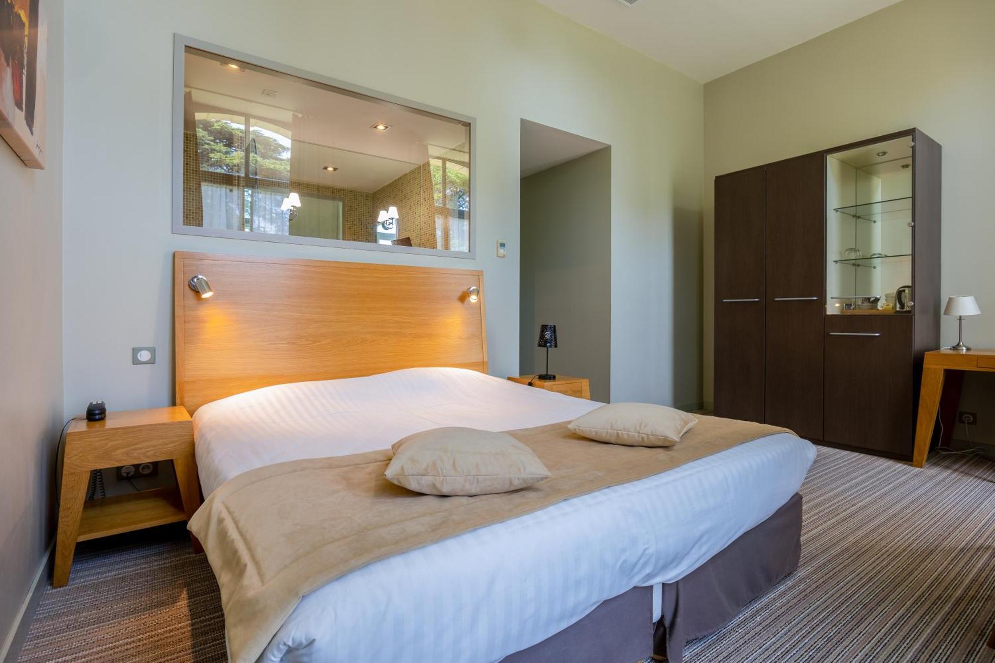 Hotel Et Spa Du Chateau Lagord Kamer foto